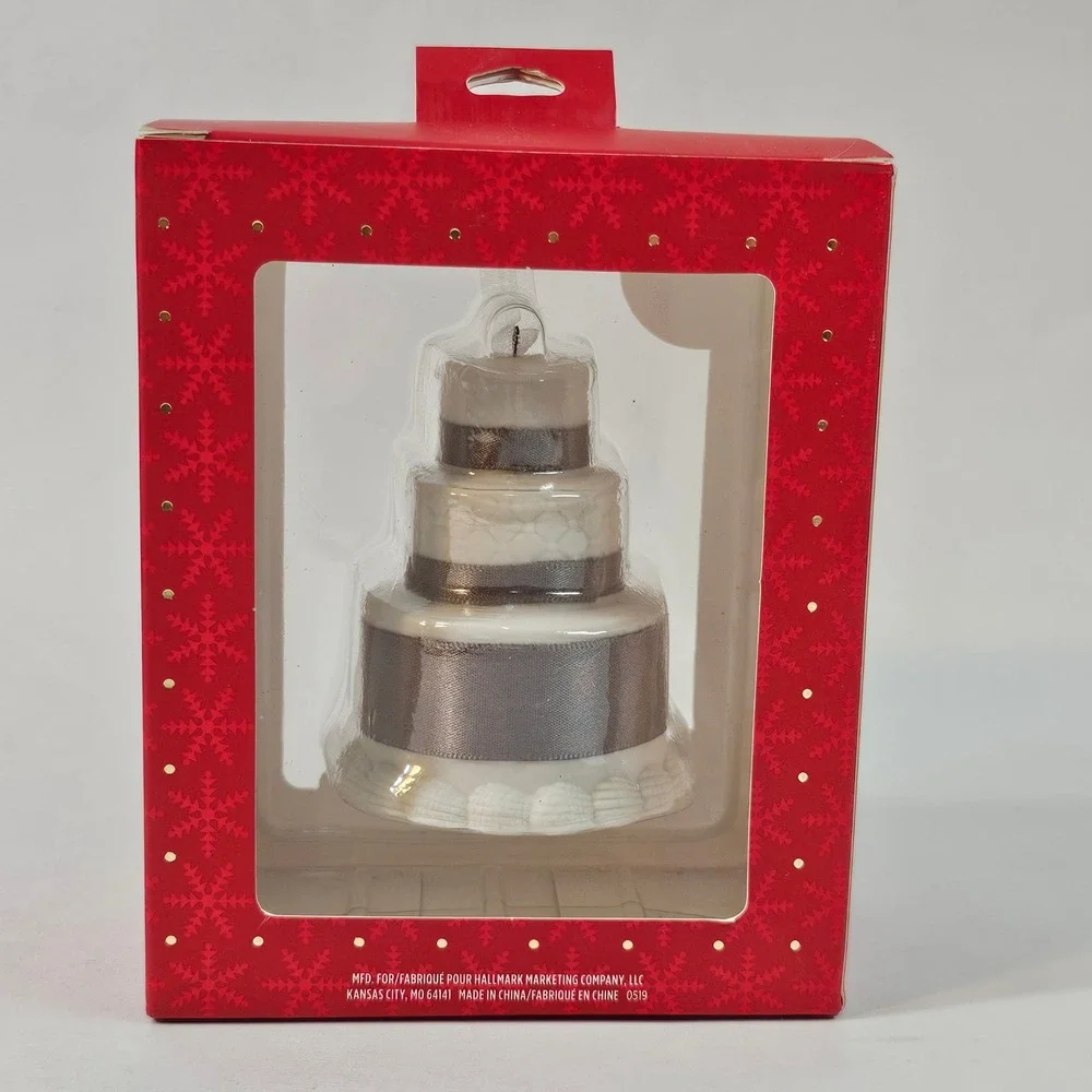 Hallmark 2019 Porcelain Wedding‎ Cake Christmas Tree Ornament Festive Keepsake